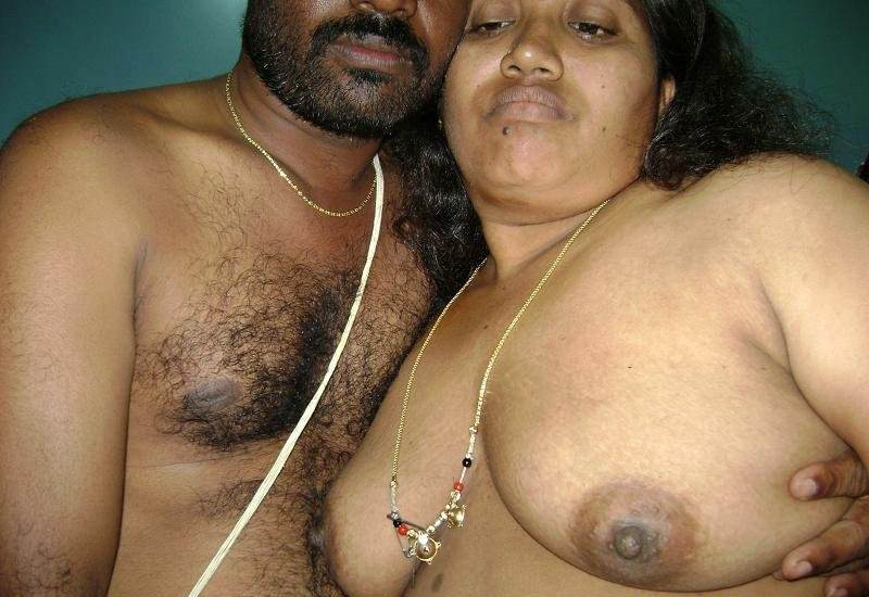 Bade boobs wali hot Indian aunty ke pics.