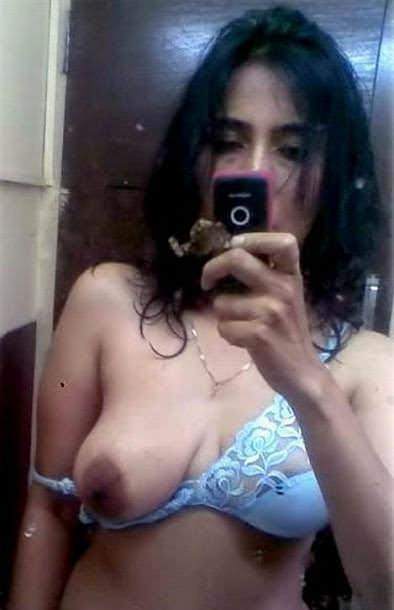Hot Indian babe ki selfie