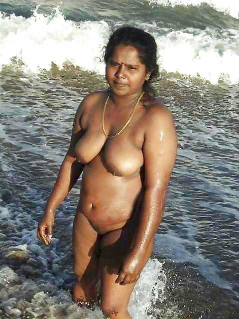 Mallu husband wife ko sea sex karte dekh muth maara image