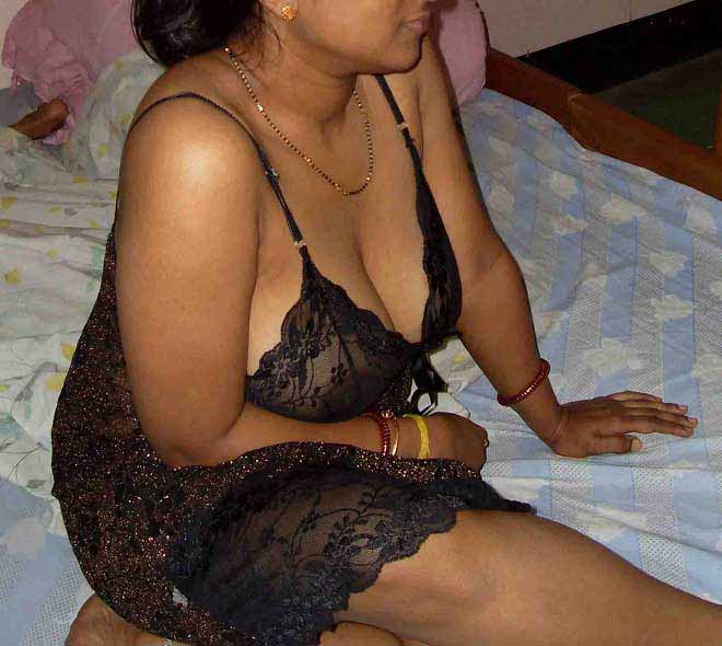 Kali Nighty Me Indian Aunty Ke Bade Boobs Antarvasna Indian Sex Photos