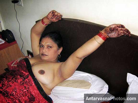 Mummy Ki Hot Saheli Neelu Aunty Antarvasna Indian Sex Photos