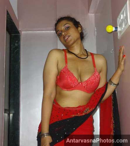 Aunty Ne Saree And Bra Khol Ke Boobs Dikhaye Hd Indian Sex Pics