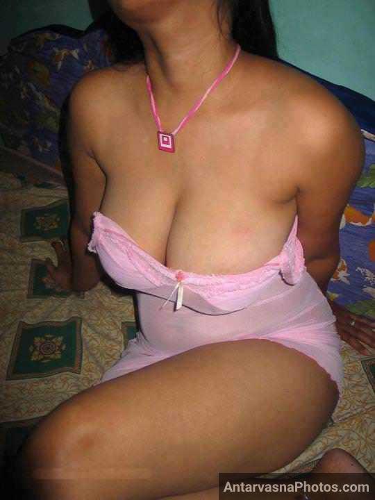 Mast desi cleavage horny Indian girl ka