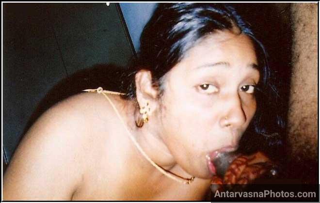 Ab is sexy bhabhi ne apne lover ke lode ko apne muh me daba liya - Desi porn photos