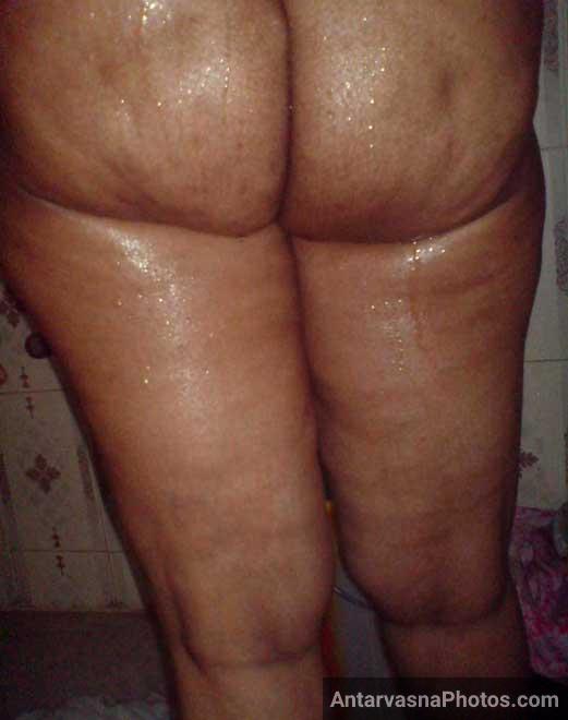 Nude Indian aunty ki gaand ke pics