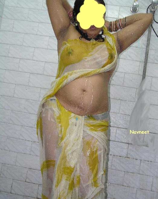 Busty bhabhi ji ka desi porn photo - Bhige hue badan ka sexy pose