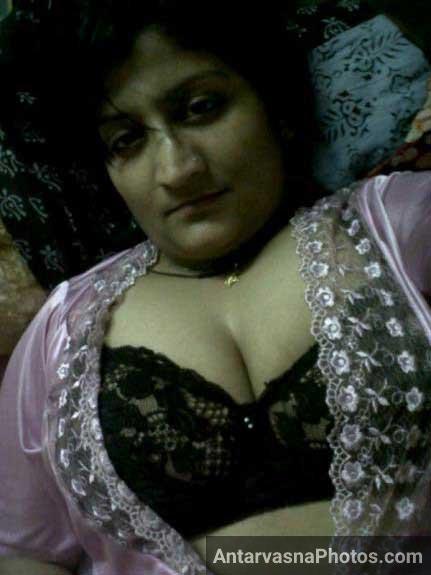 Webcam Par Chudakkad Aunty Ne Boobs Khole Indian Sex Pics