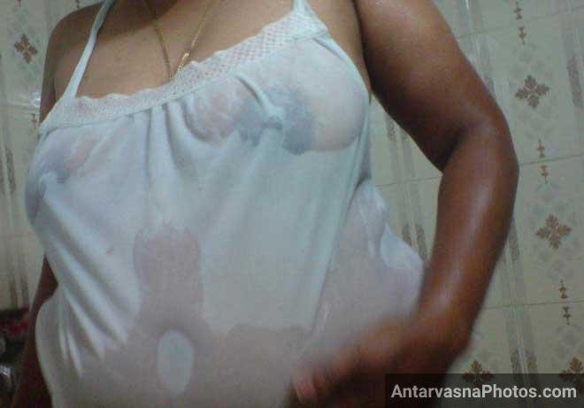 Nude Indian aunty ke hot boobs
