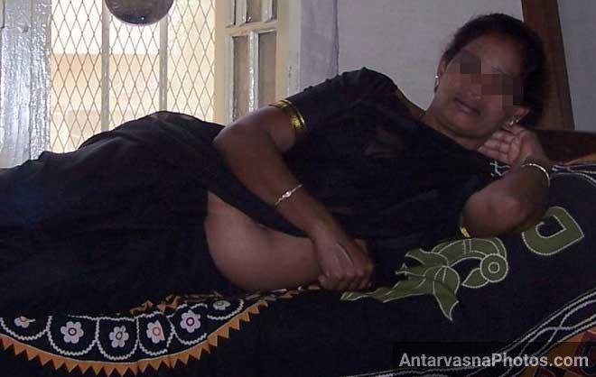 Saree me sexy lag rahi hai ye hot tamil lady