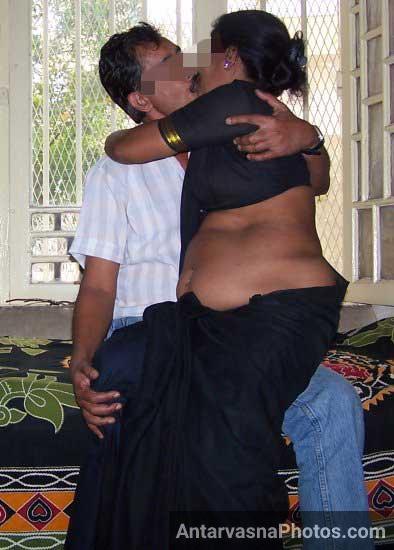 Samajsewa ke naam par chudai k dhandha - Hot tamil lady kissing photo