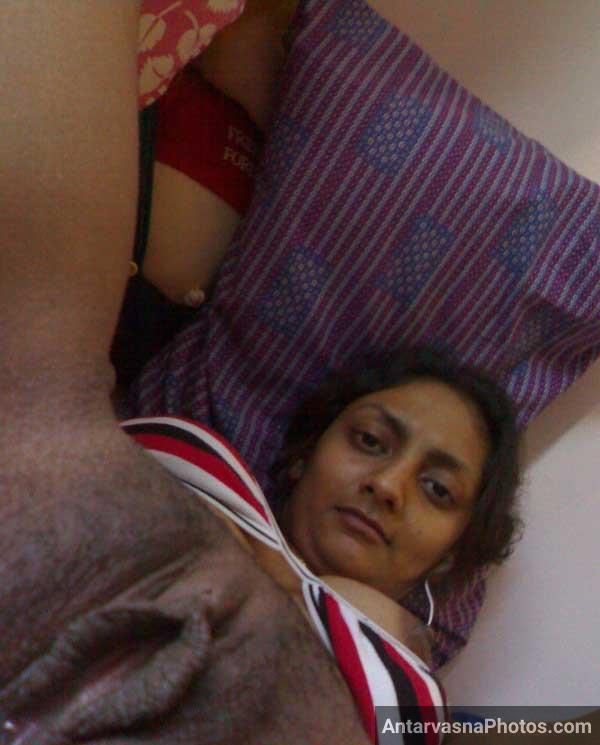 Nude Indian girl ki chut ka photo