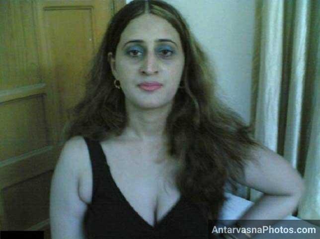 644px x 482px - Pakistani teacher Nagma khan ke bur aur boobs ke pics