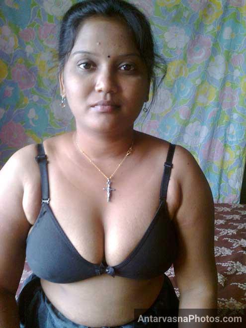 Hot Indian bhabhi bra and panty photos