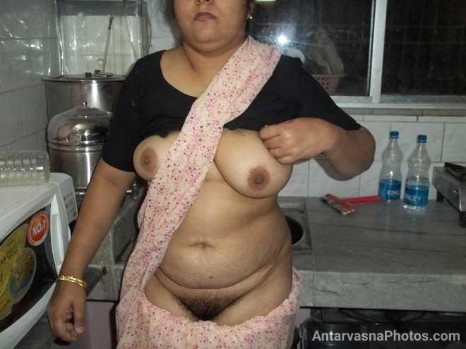 Indian mom ke hot boobs aur hairy chut ka photo