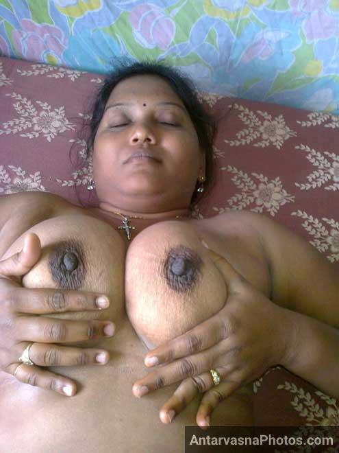 Kusum bhabhi ke hot Indian boobs ka photo