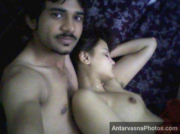 Bangali bhabhi ka husband uske boobs ke photos le raha hai