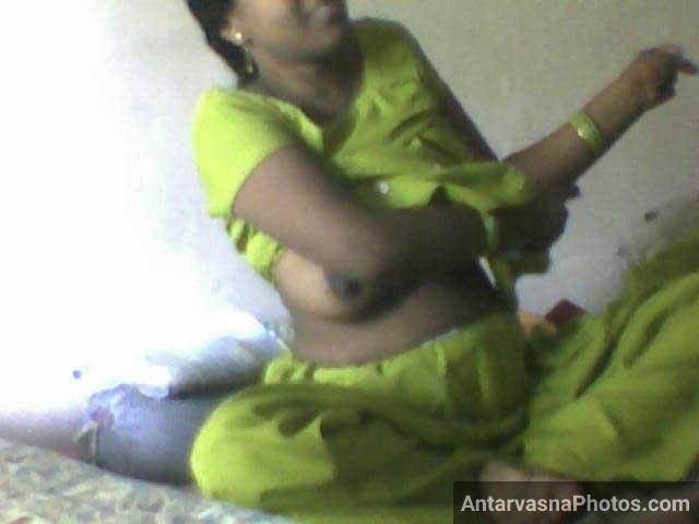 Meri Indian maid ke bade sexy boobs ka photo