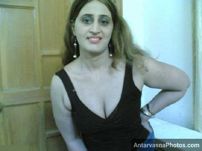 Sexy Pakistani hot teacher ne boobs ka jalwa dikhaya
