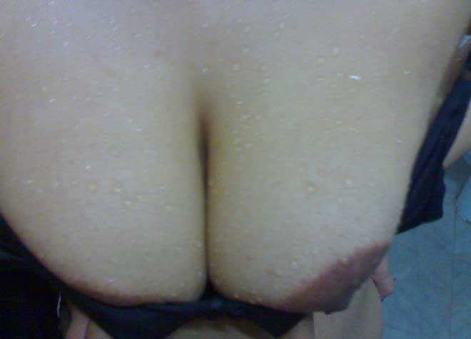 Aunty ke sexy boobs aur hot desi cleavage ka photo