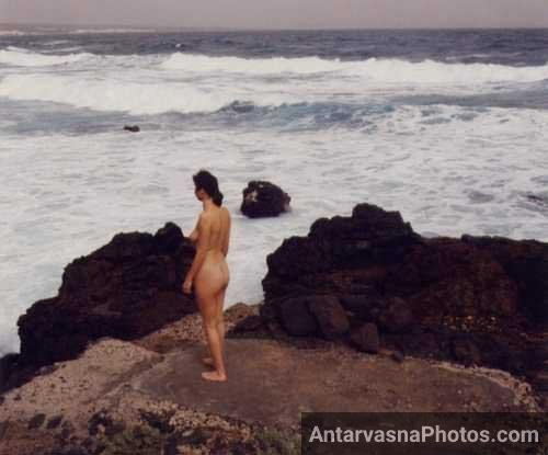 Beach par nude ho gai sexy village girl