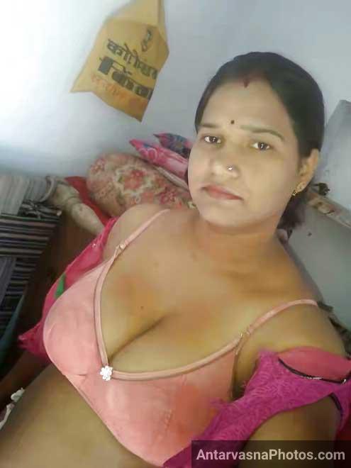 Horny home alone bhabhi webcam sex karti hai