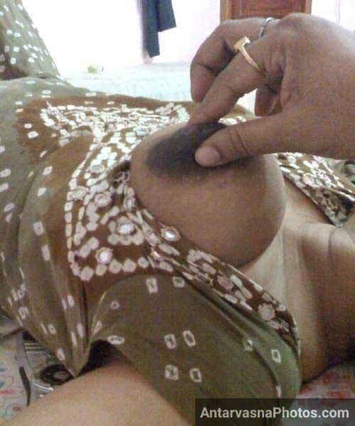 Rajasthani aunty ke boobs aur nipples se khelne ka maza