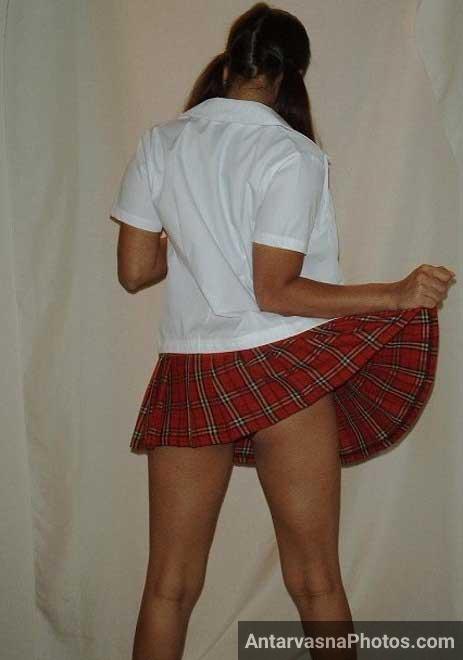 Sunny Leone hot ass pics - Skirt upar kar ke gaand dikhai