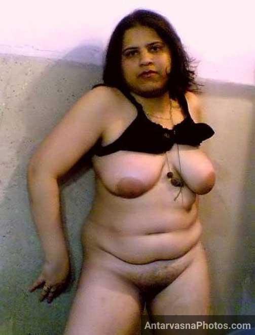 Sejal aunty nude bathroom pics - Bade boobs wali gujju aunty