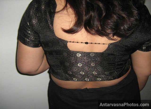 Divya bhabhi ka sexy black blouse