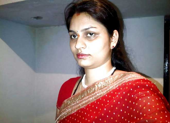 Sandhya bhabhi hot looks in saree