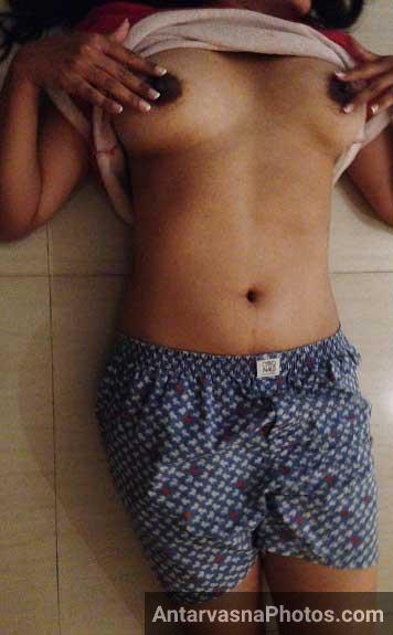 Desi cuckold bhabhi Reema ke sexy boobs ka photo