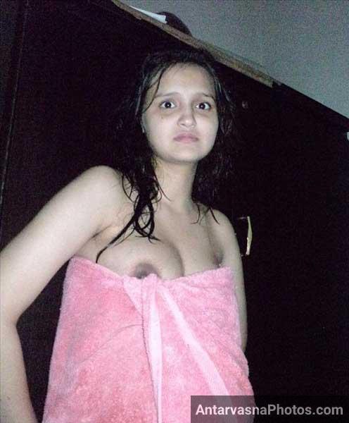 Husband ne kaha islie bhabhi ne towel hata ke nipples khole