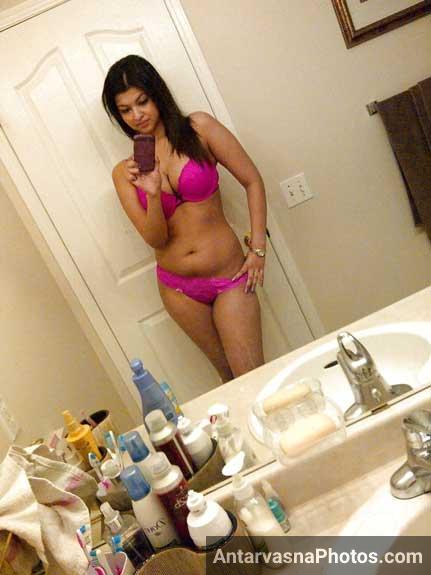 Erotic Indian Girl Ne Bathroom Me Boobs Aur Chut Ki Selfies Li