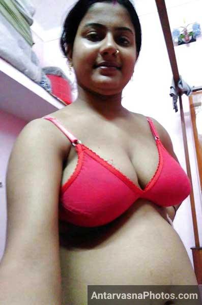 Padma Bhabhi Ke Bade Boobs Blouse Me Se Bahar Aane Ko Betab He Antarvasna Indian Sex Photos