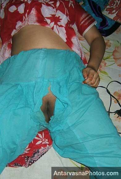 Biwi Ki Chut Salwar Me Se Dikh Rahi He Antarvasna Indian Sex Photos