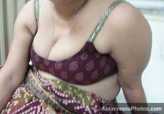 Aunty big boobs dikha ke lund khada karti he image picture