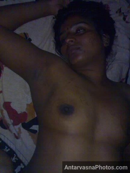 Nude wife ne apni chut aur boobs dikhaye - Mallu porn pics