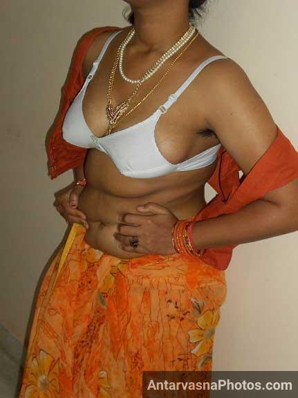 Desi Armpits Ke Baal Dikhati Hui Hairy Indian Aunty Ke Pics