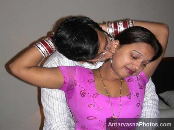 Indian couple hot mood me dikhai de raha he