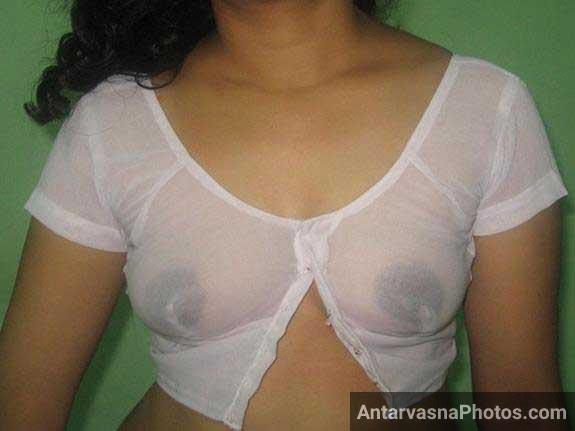 Indian nude girl desi boobs ki jhalak dikha rahi he