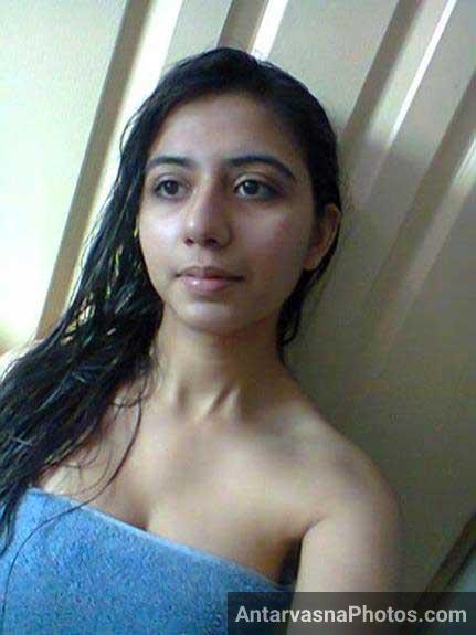 Indian girl shower ke bad selfie le rahi he