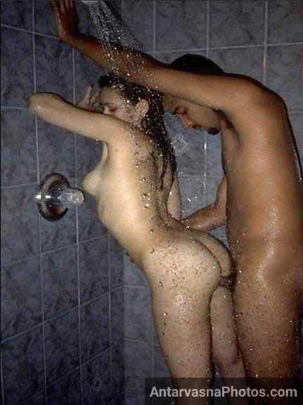 sexy Indian girl shower ke sath chuda rahi he