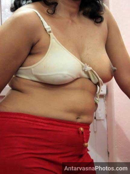 Indian bhabhi ka sexy boobs dekhe