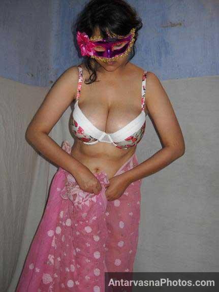 pink saree me sexy photo