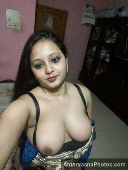big boobs Indian bhabhi in saree