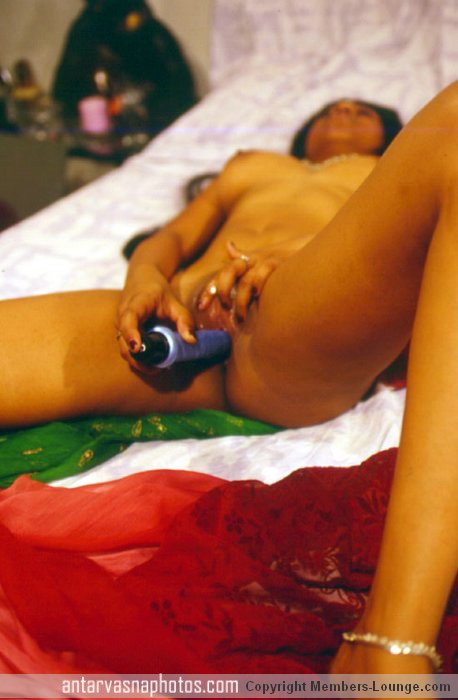 Girl Roti Hui Sex - Indian girl sex photos - Chudasi ladkiyon ke hot pics