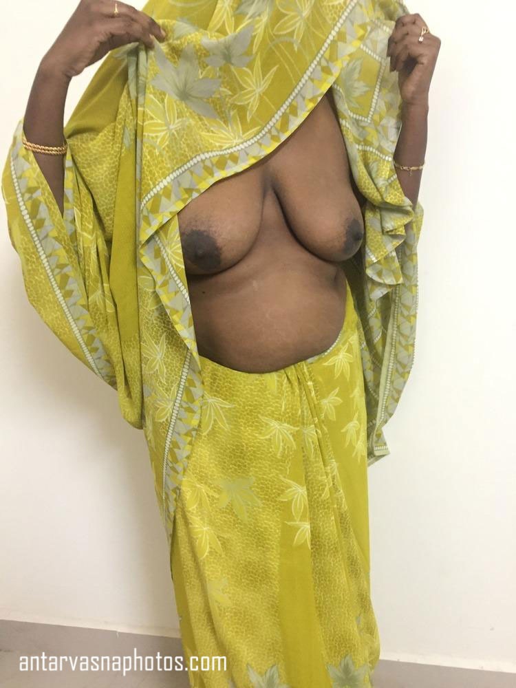 Aunty exposing boobs