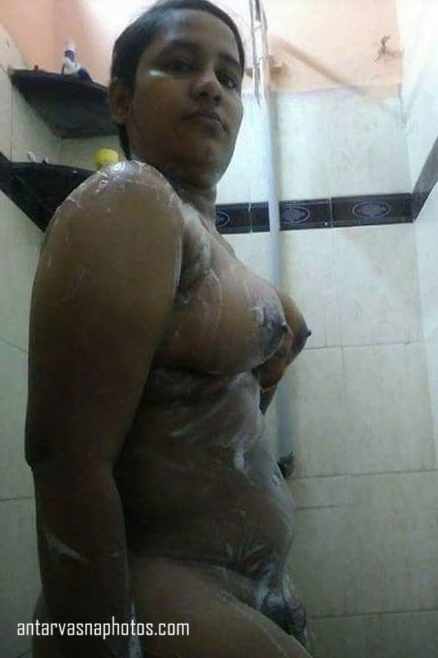 Desi bhabhi Arpita ki shower mein nangi photos