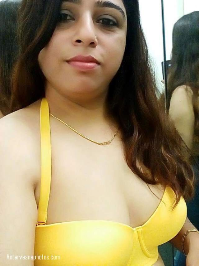 yellow-bra-me-bhabhi-ke-hot-boobs.jpg