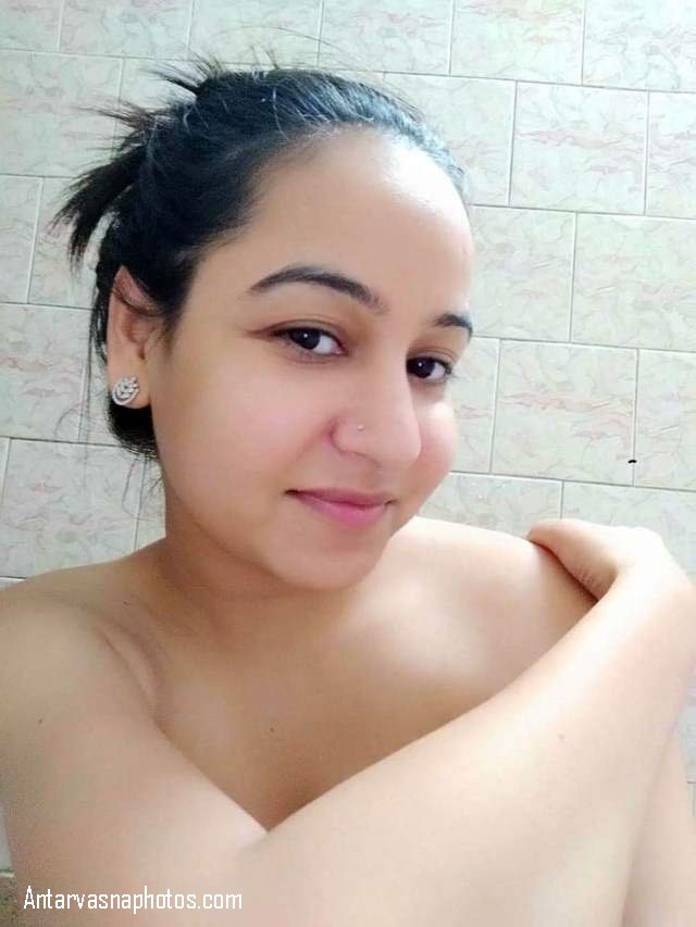 Cute Indian Teen Boobs - Cute indian teen ke sexy boobs ki lover ko send pics - Antarvasna Photos